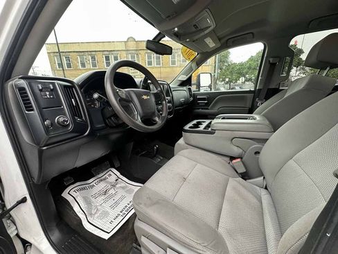 Used 2017 Chevrolet Silverado 1500 Custom w/ Custom Convenience Package AWD/4WD image 10