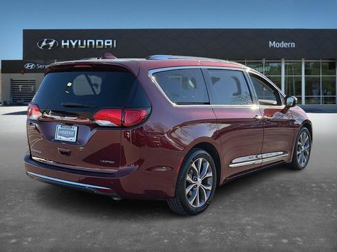 Used 2019 Chrysler Pacifica Limited w/ Tire & Wheel Group image 4