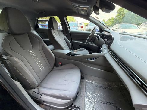 Certified 2023 Hyundai Elantra SEL w/ Convenience Package FWD image 9