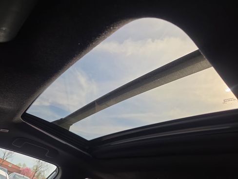 Used 2025 Toyota Corolla Cross AWD Hybrid w/ Moonroof Package image 20