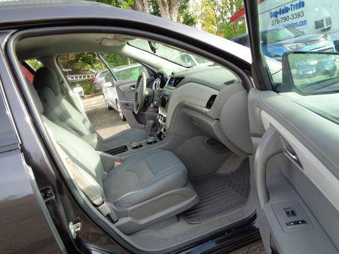 Used 2015 Chevrolet Traverse LS FWD image 18