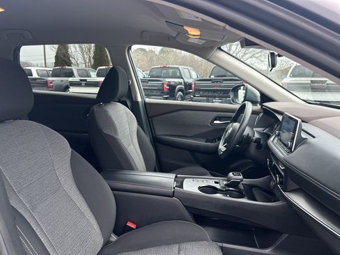 Used 2023 Nissan Rogue SV image 20