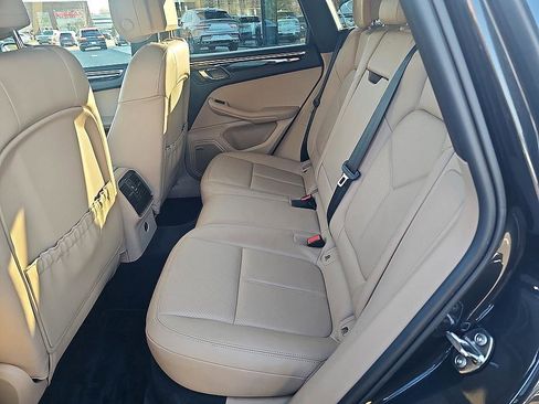 Used 2021 Porsche Macan image 33