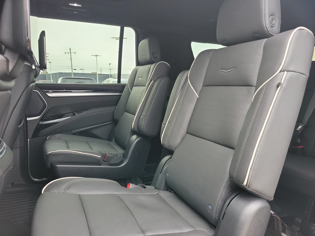 Used 2026 Cadillac Escalade ESV Sport w/ LPO, ONYX Package AWD/4WD image 13