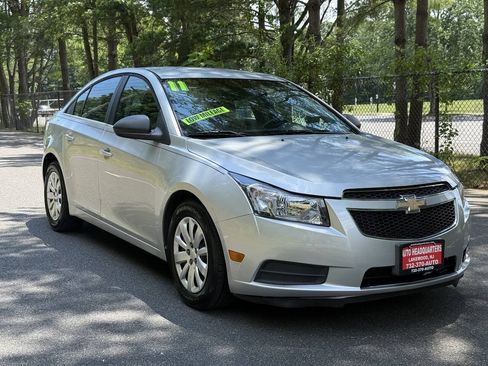 Used 2011 Chevrolet Cruze LS FWD image 3