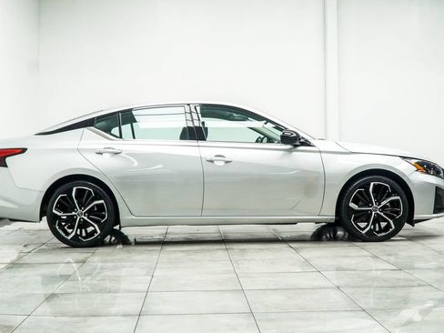 Used 2024 Nissan Altima 2.5 SR FWD image 6