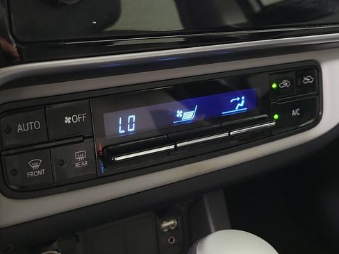 Used 2017 Toyota Corolla LE FWD image 31