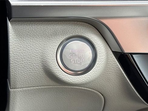 New 2025 Kia Telluride S image 28