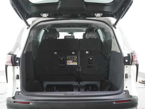 Used 2021 Toyota Sienna XLE AWD/4WD image 17