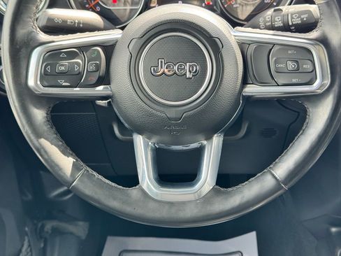Used 2023 Jeep Wrangler Unlimited Sahara AWD/4WD image 20