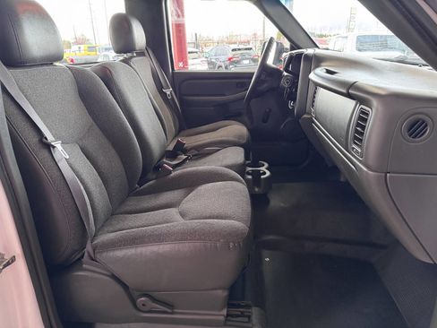 Used 2005 Chevrolet Silverado 2500 W/T image 10