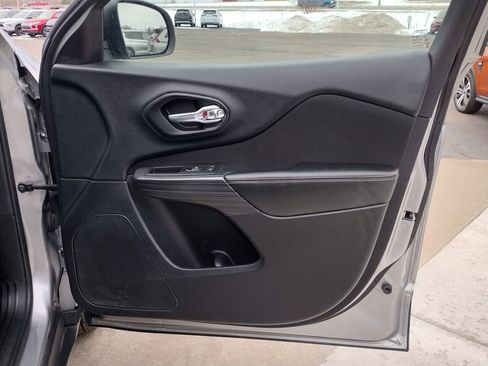 Used 2016 Jeep Cherokee Sport w/ Cold Weather Group image 19