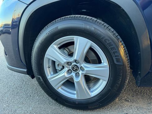 Used 2025 Toyota Highlander LE image 30