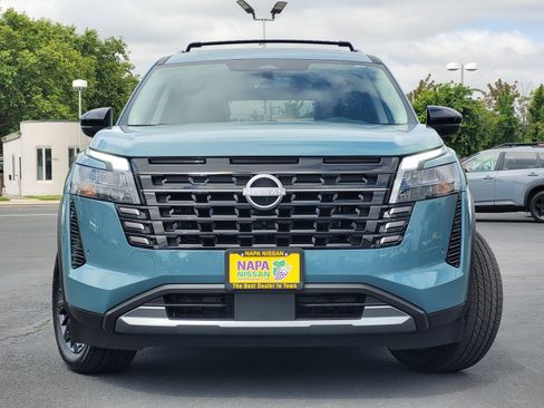 New 2026 Nissan Pathfinder SL w/ SL Premium Package FWD image 2