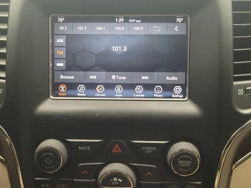 Used 2018 Jeep Grand Cherokee Limited image 25