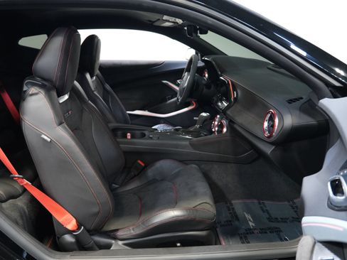 Used 2020 Chevrolet Camaro ZL1 RWD image 30