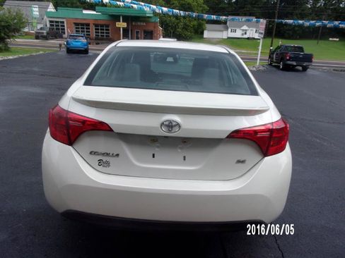 Used 2018 Toyota Corolla SE FWD image 5