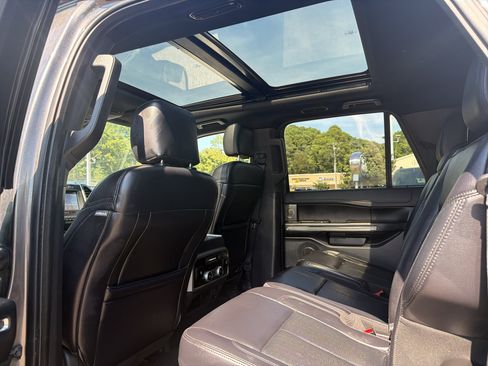 Used 2019 Ford Expedition Max XLT w/ Equipment Group 202A AWD/4WD image 11