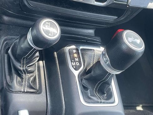 Used 2020 Jeep Wrangler Unlimited Sahara AWD/4WD image 21