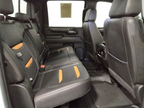 Used 2025 GMC Sierra 2500 AT4 image 39