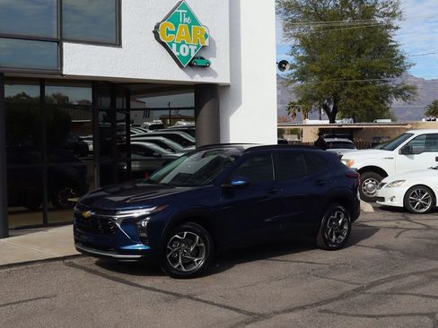 Used 2024 Chevrolet Trax LT w/ Driver Confidence Package image 3