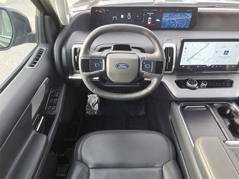 Certified 2025 Ford Expedition Active image 11