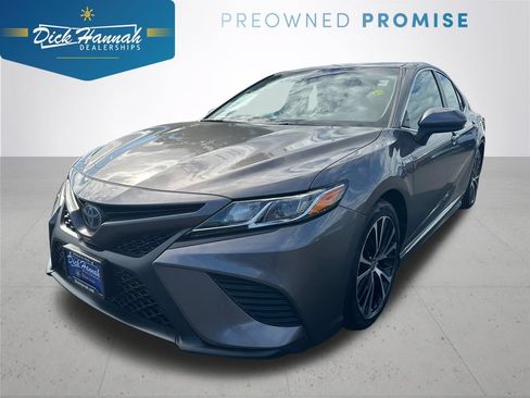 Used 2020 Toyota Camry SE w/ Carpet Mat Package FWD image 1