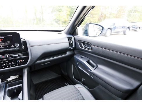 Used 2025 Nissan Pathfinder Rock Creek image 8