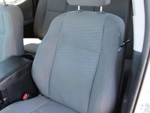 Used 2022 Toyota Tacoma SR5 RWD image 16