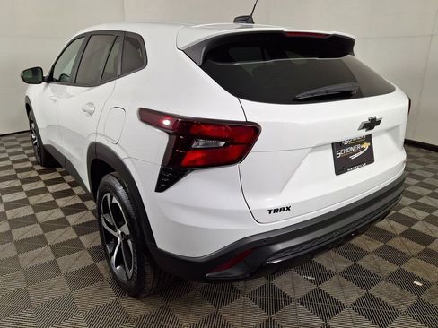 Used 2025 Chevrolet Trax RS w/ Sunroof Package image 3