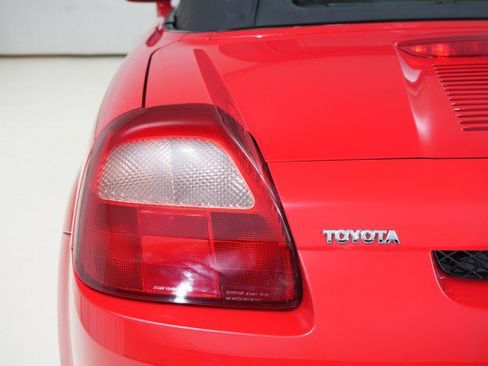Used 2001 Toyota MR2 image 19