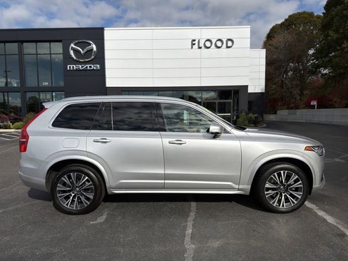 Used 2022 Volvo XC90 T6 Momentum w/ Advanced Package image 8