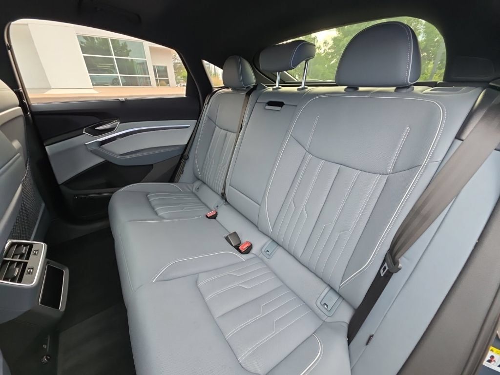 Used 2023 Audi e-tron Prestige w/ Prestige Package AWD/4WD image 19