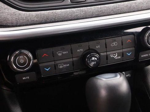 Used 2025 Jeep Compass Latitude w/ Sun & Sound Group AWD/4WD image 19