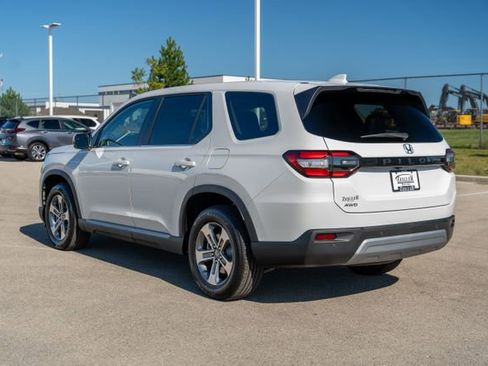Used 2025 Honda Pilot EX-L image 10