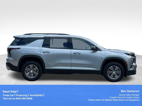Used 2026 Chevrolet Traverse LT FWD image 5