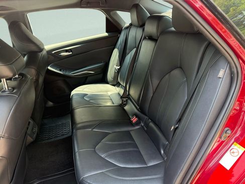 Used 2019 Toyota Avalon XLE w/ Moonroof Package image 31