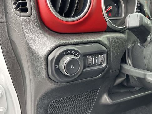 Certified 2022 Jeep Wrangler Unlimited Rubicon w/ Cold Weather Group image 27