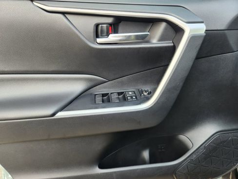 Used 2019 Toyota RAV4 XLE w/ Convenience Package image 22