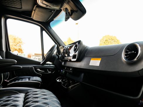 Used 2024 Mercedes-Benz Sprinter 3500 image 45