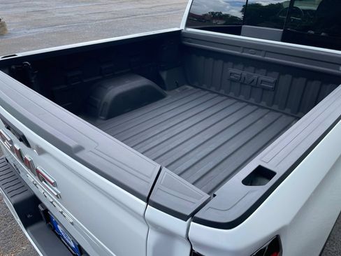 Used 2025 GMC Sierra 1500 AT4 w/ AT4 Premium Package AWD/4WD image 41