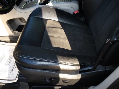 Used 2019 Dodge Grand Caravan SXT image 13