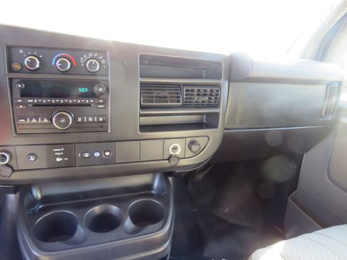 Used 2013 Chevrolet Express 2500 w/ Power Package image 11