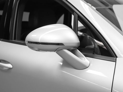 Certified 2026 Porsche Macan image 14