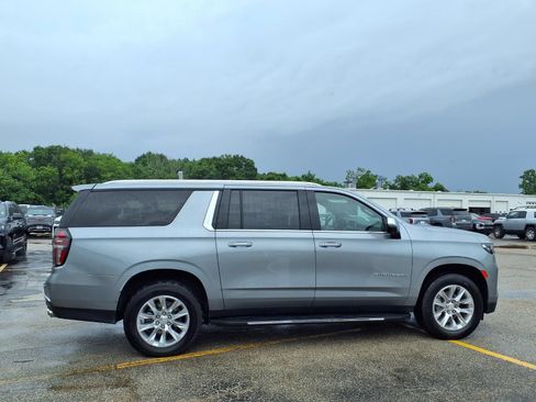 Used 2024 Chevrolet Suburban Premier AWD/4WD image 21