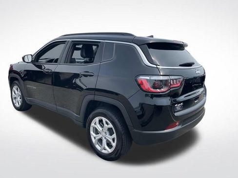 Used 2024 Jeep Compass Latitude AWD/4WD image 3
