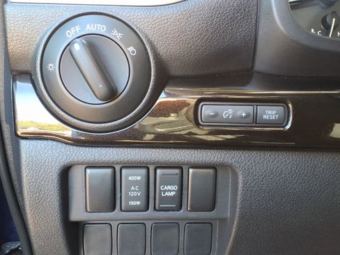 Used 2019 Nissan Titan SV w/ SV Convenience Package AWD/4WD image 23