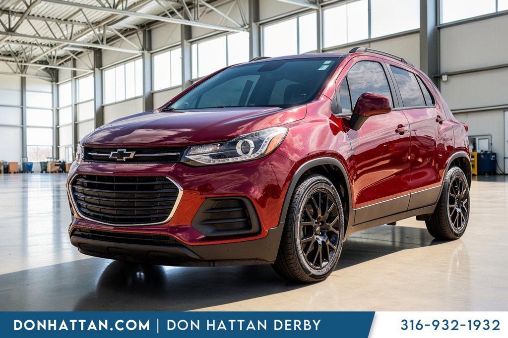 Used 2022 Chevrolet Trax LT w/ Sport Edition FWD image 1