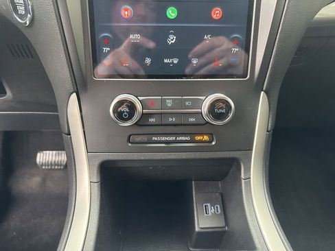 Used 2024 Ford Edge SEL image 17