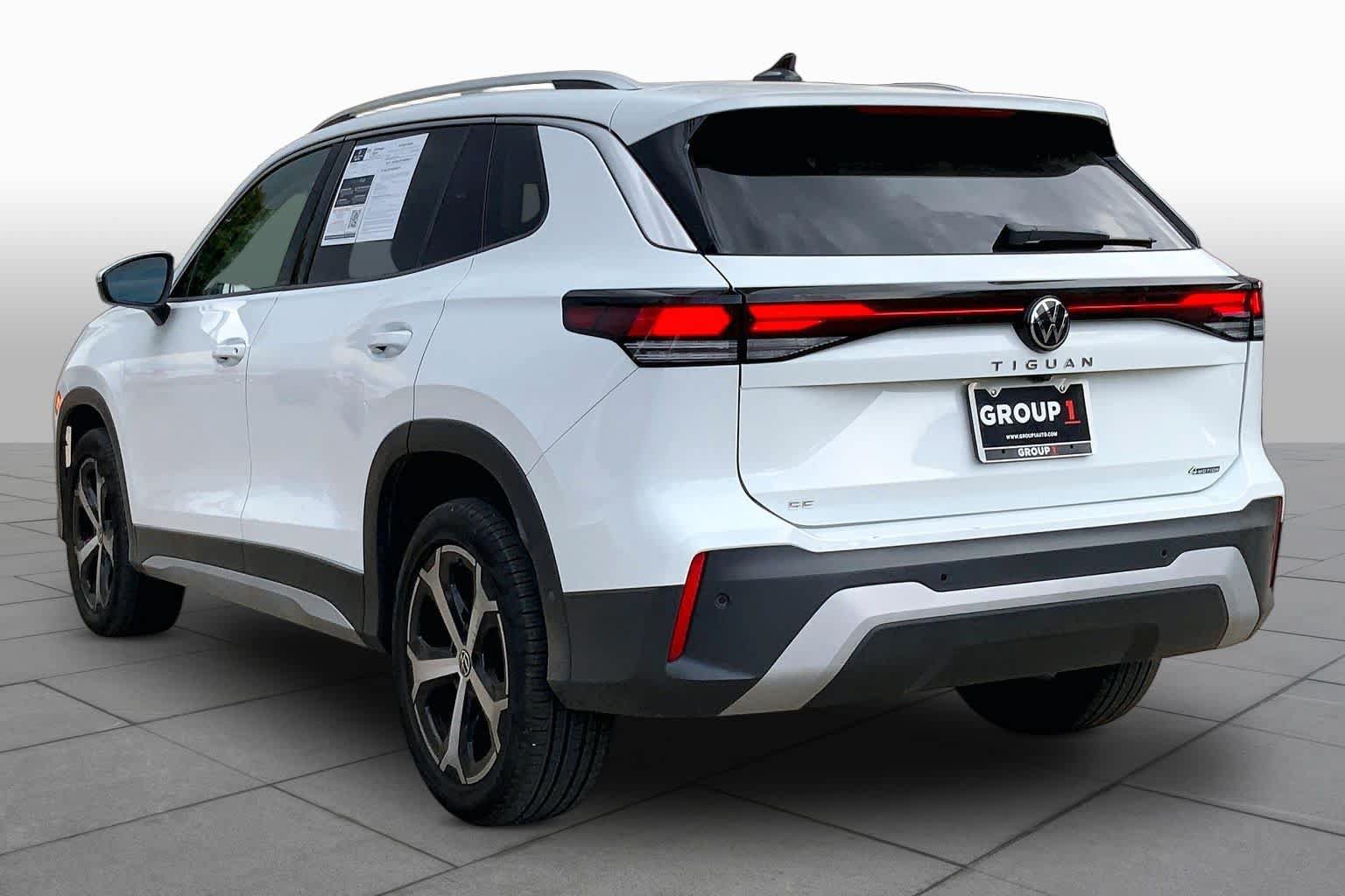 Used 2026 Volkswagen Tiguan SE AWD/4WD image 12